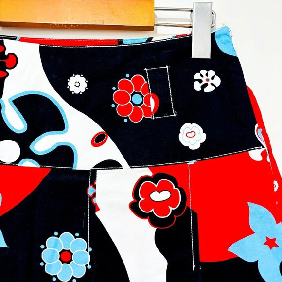 BANDOLERA Navy and red floral pleated  skirt - Picture 4 of 8